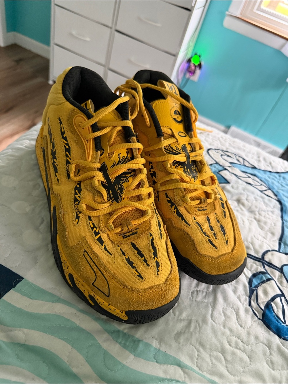 Lamelo Ball Porsche Puma women’s 8 Yellow and Black Trail-Inspired Sneakers - Picture 1 of 6